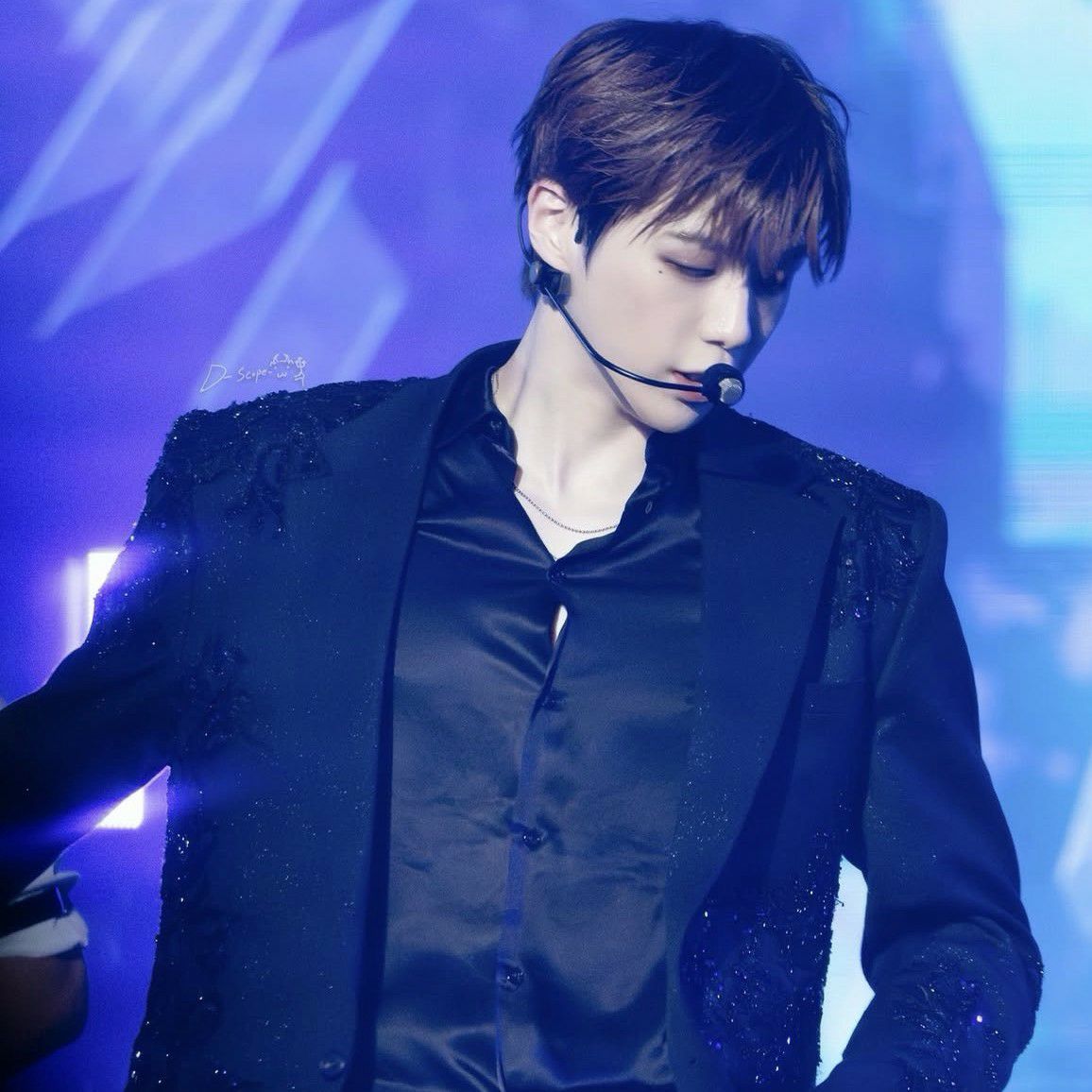 カン・ダニエルの舞台裏ショット