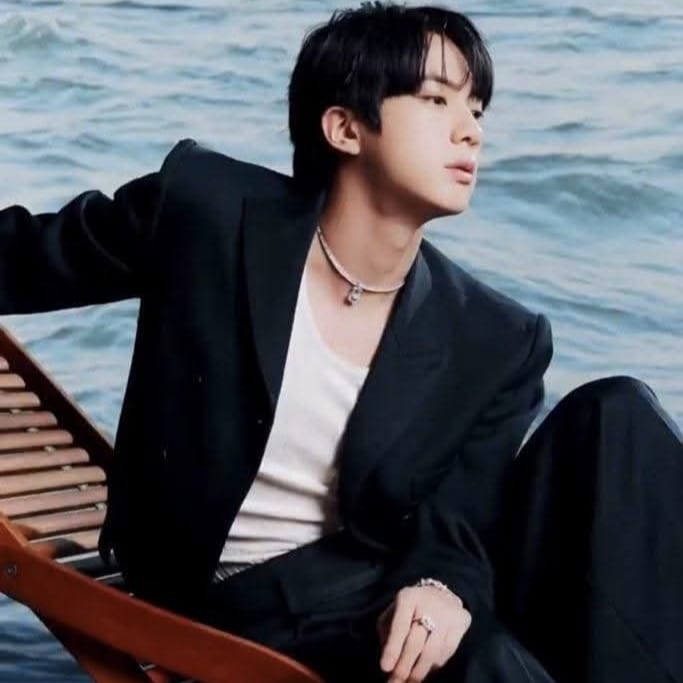 Momen yang diabadikan oleh penggemar Jin (BTS)