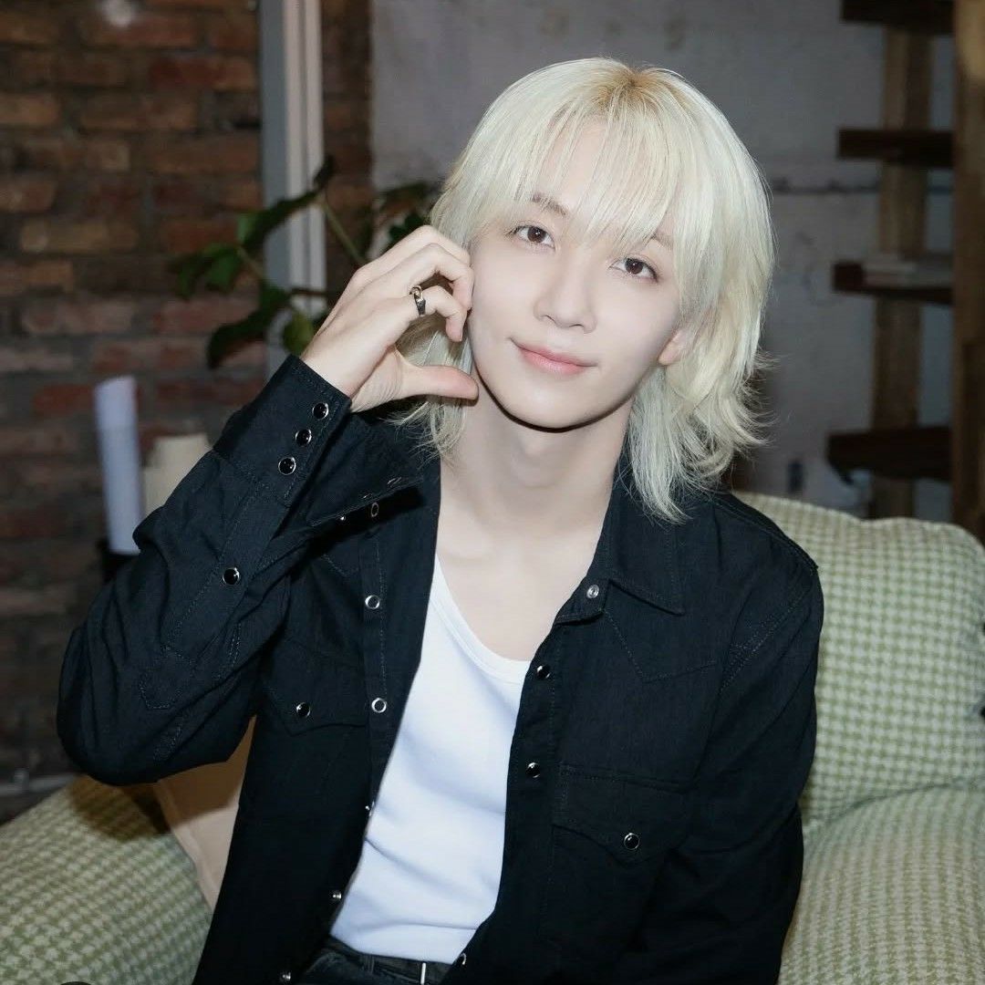 A moment captured by Jeonghan (SEVENTEEN)'s fan