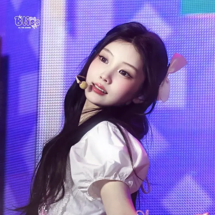 Behind-the-scenes cut of Wonhee (ILLIT)