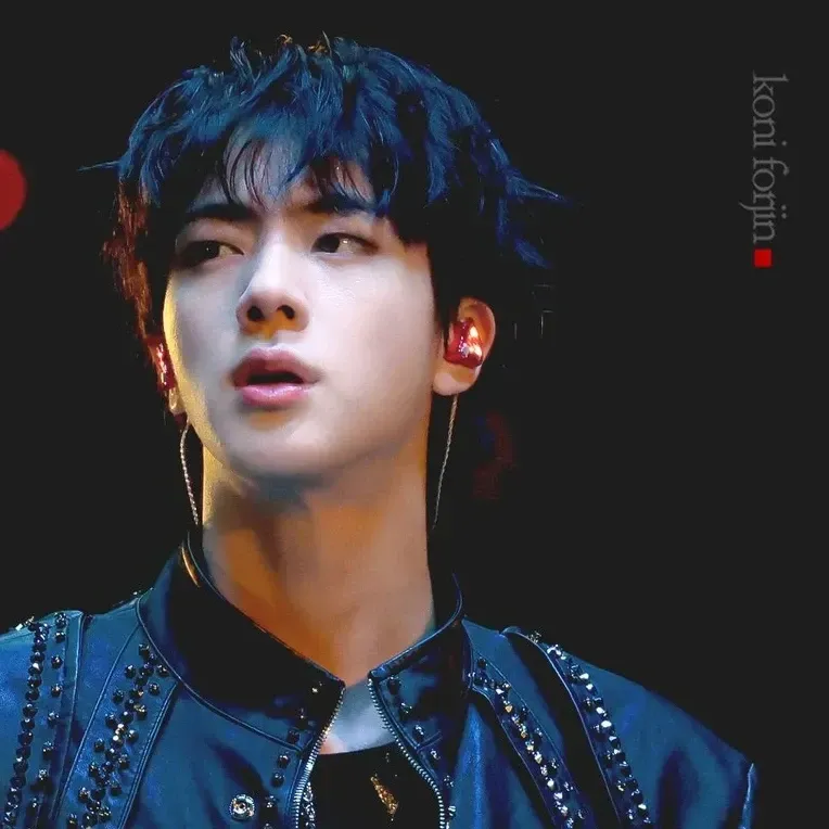 Foto aktivitas terbaru Jin (BTS)