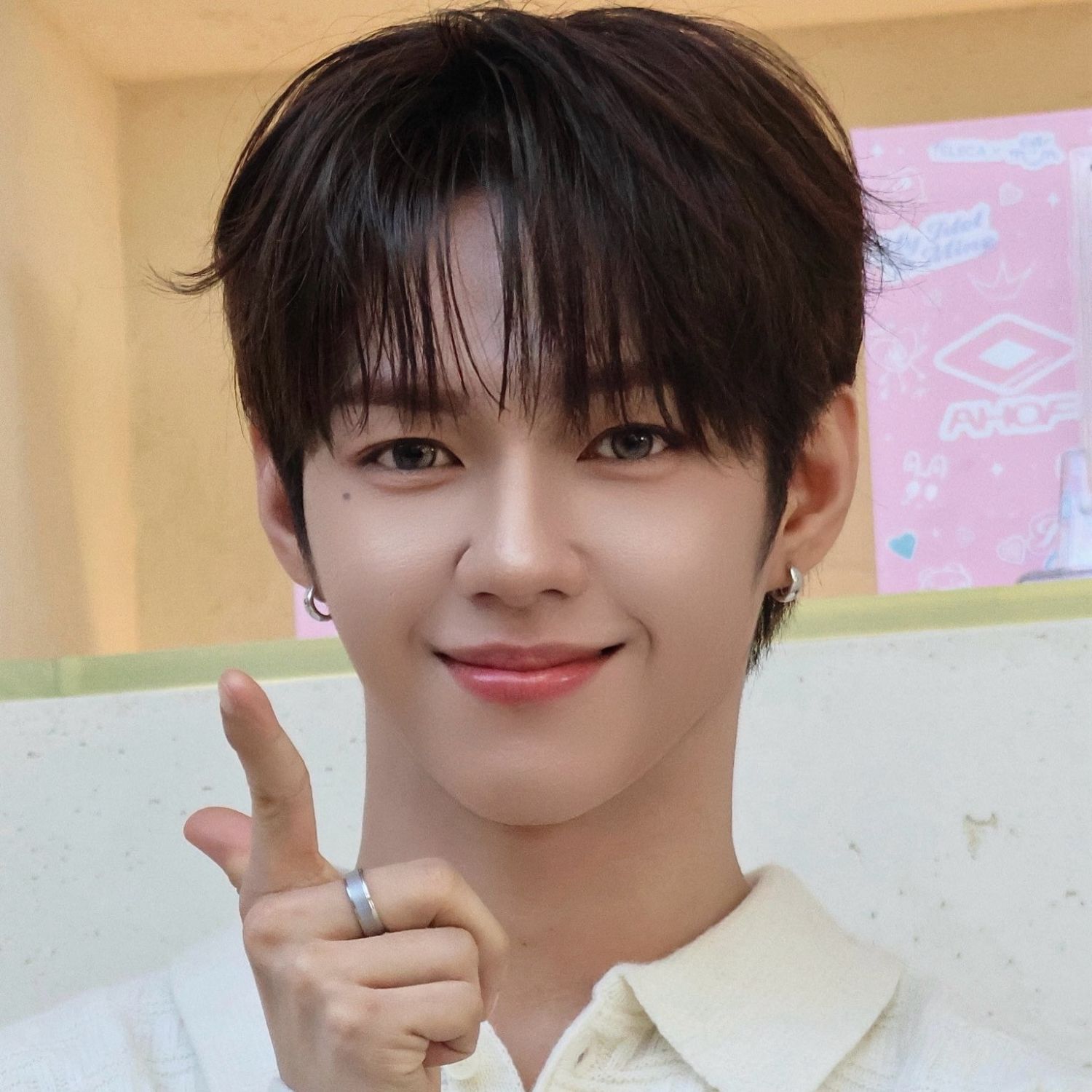 A moment captured by JL (AHOF)'s fan