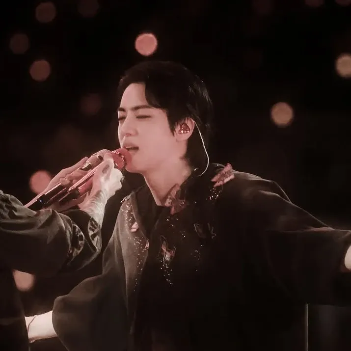 Momen yang diabadikan oleh penggemar Jin (BTS)
