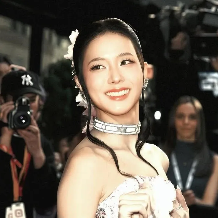 Behind-the-scenes cut of Jisoo (BLACKPINK)