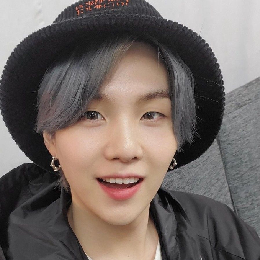 Foto terbaru SUGA (BTS)