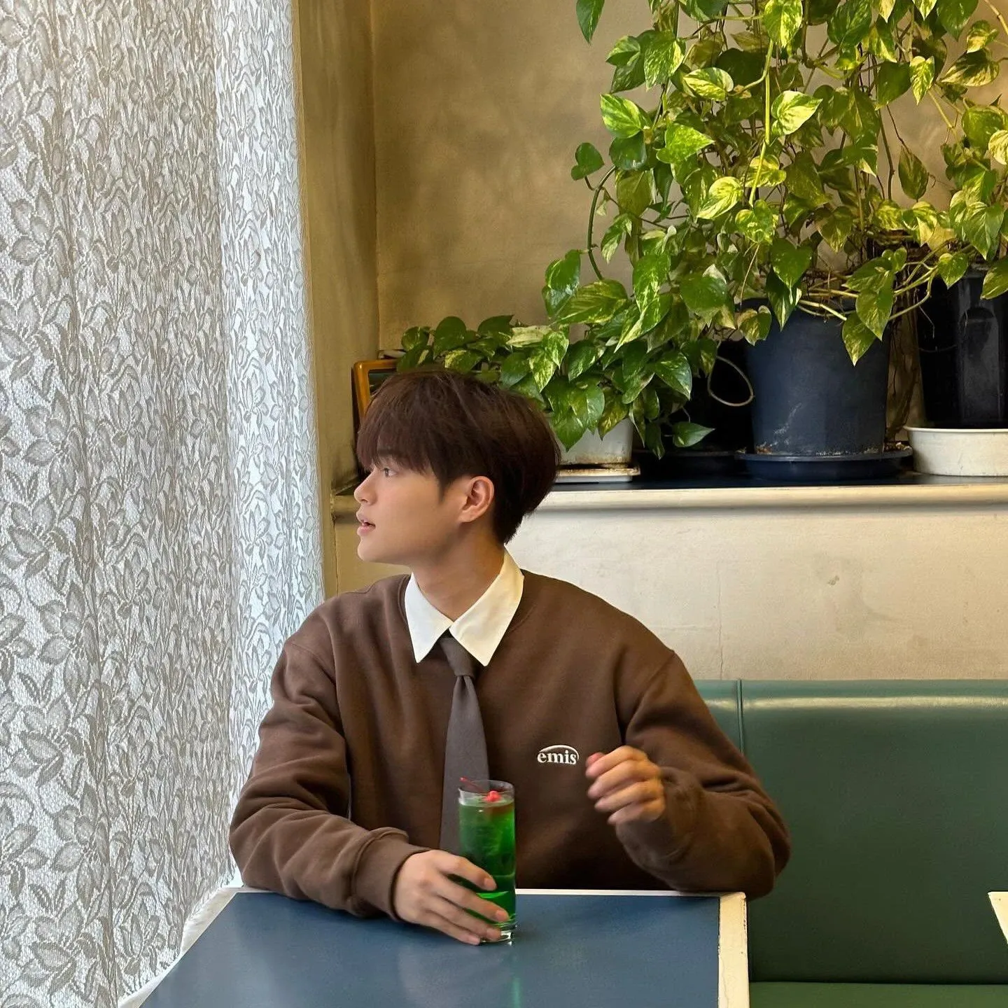 A moment captured by Lee Daehwi (AB6IX)'s fan