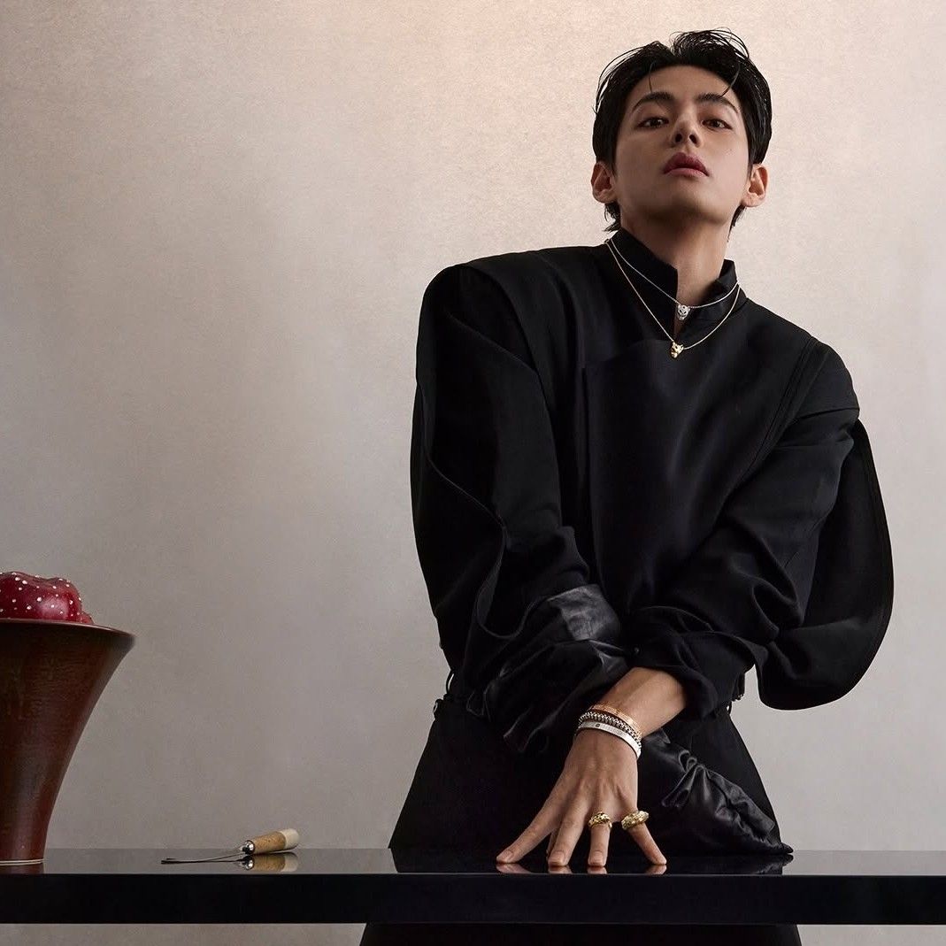 뷔 (방탄소년단) 최근 활동샷