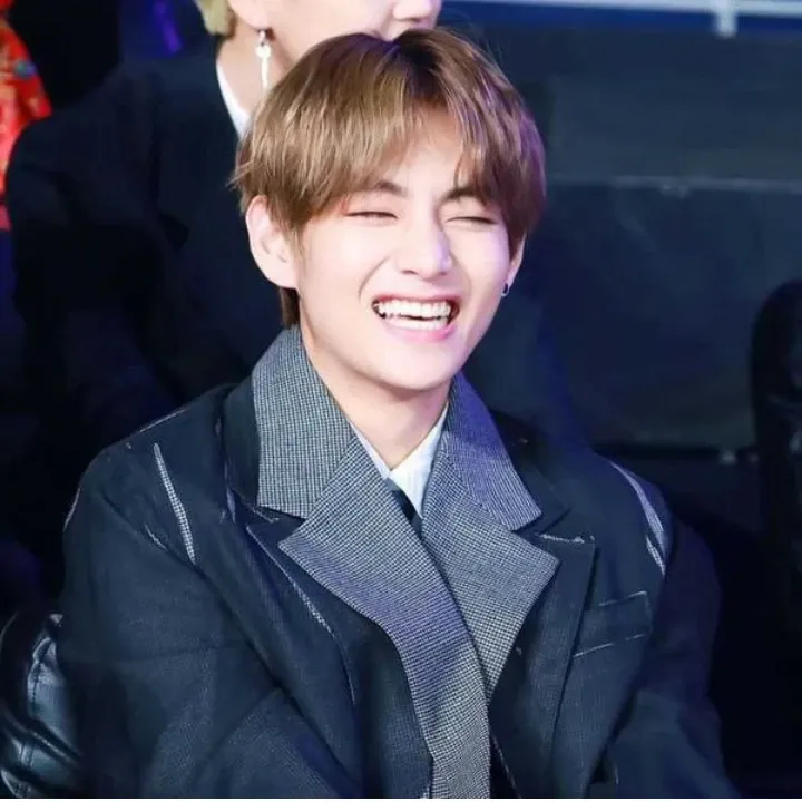 Foto aktivitas terbaru V (BTS)