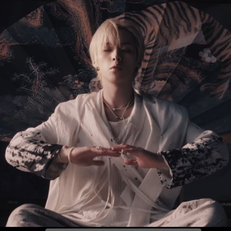 리노 (Stray Kids)의 비하인드 컷