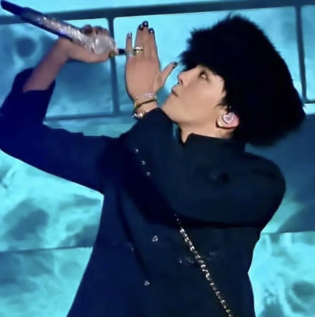 Recent activity shot of G-DRAGON (BIGBANG)