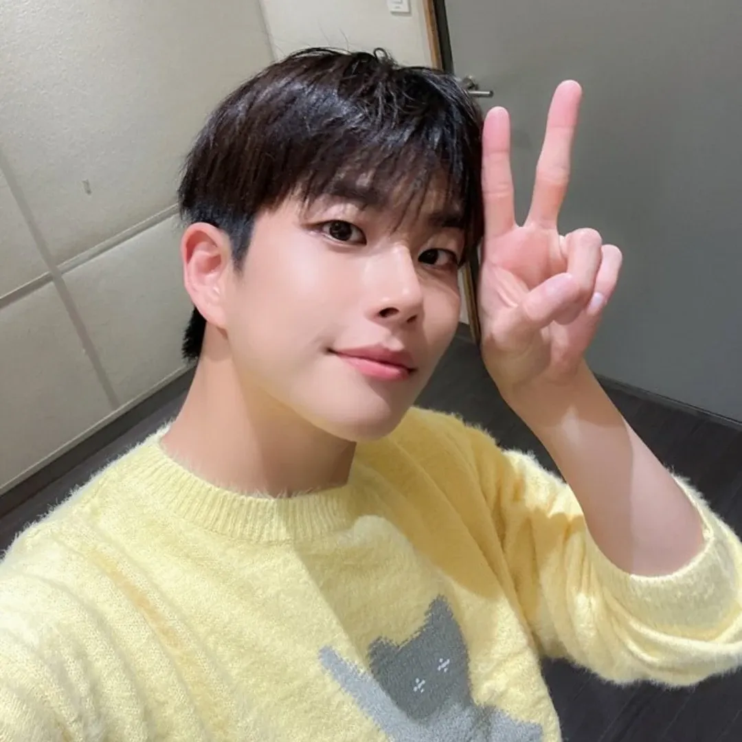 Latest photo of MJ (ASTRO)