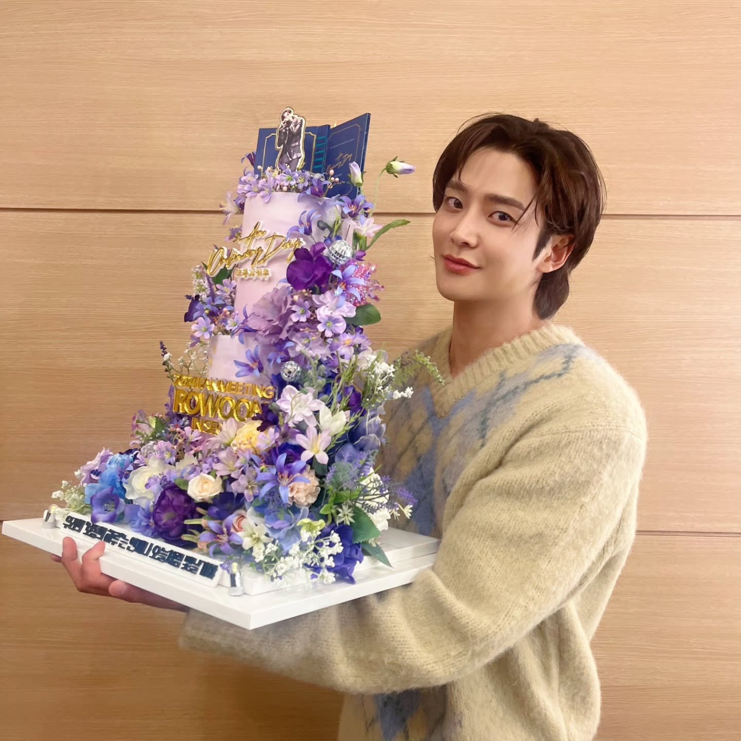 로운의 비하인드 컷