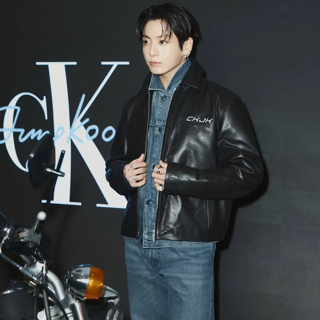 Foto aktivitas terbaru Jungkook (BTS)