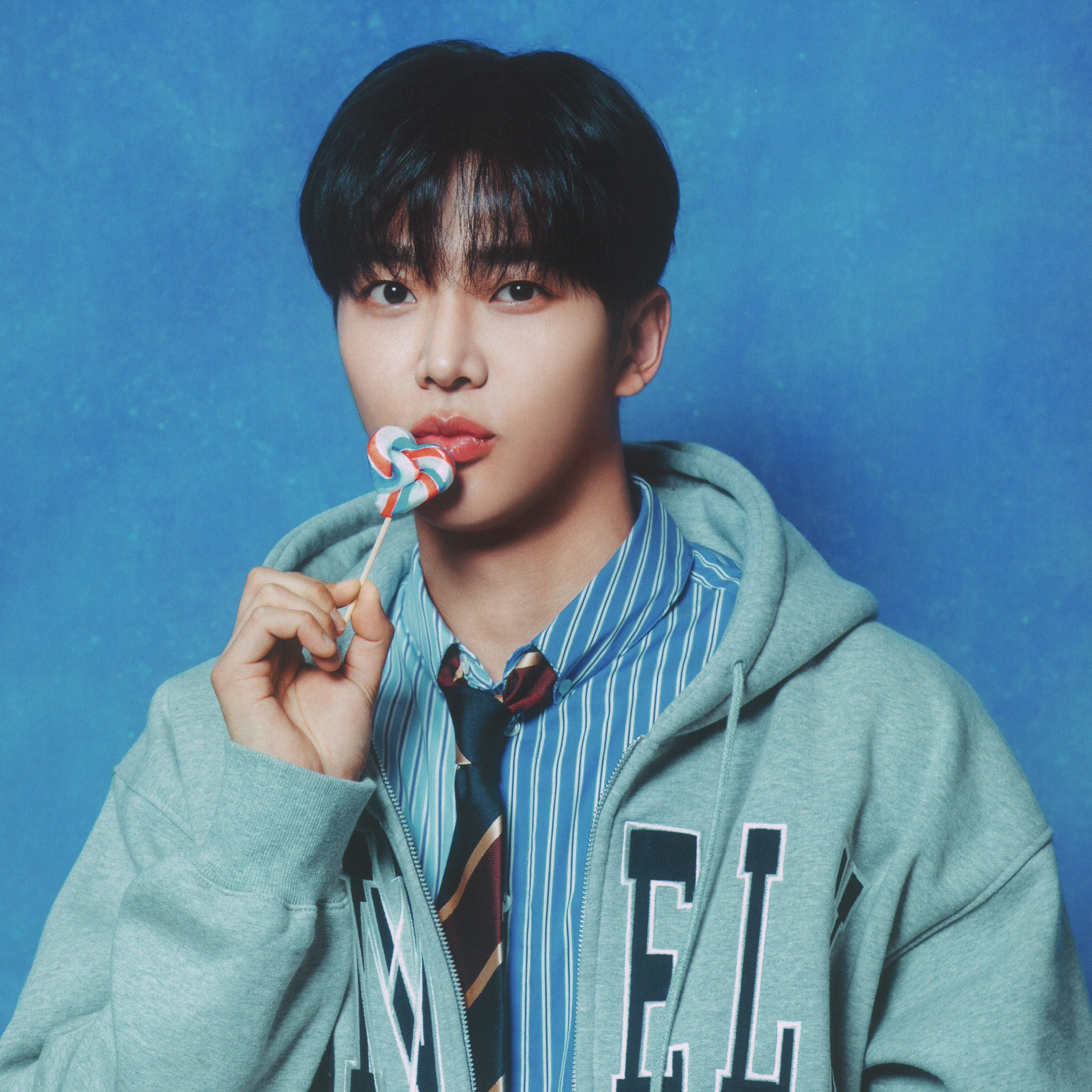 로운의 비하인드 컷