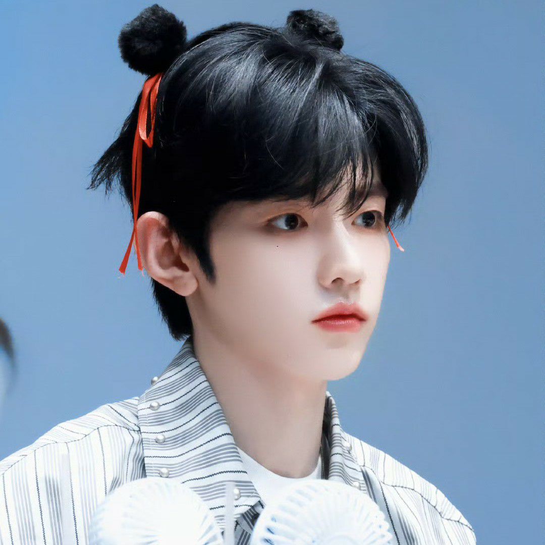 章昊 (ZEROBASEONE)的幕後花絮