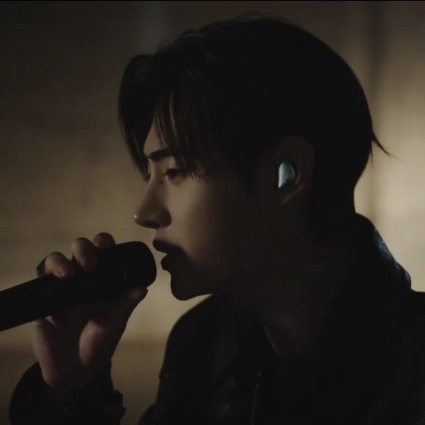 Foto terbaru Sunghoon (ENHYPEN)