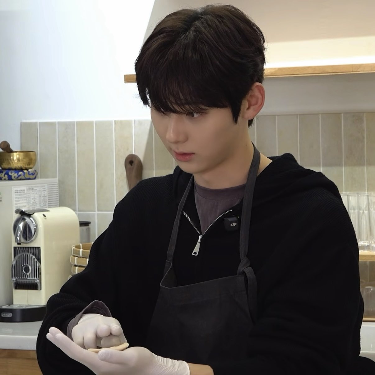 Behind-the-scenes cut of Hwang Minhyun