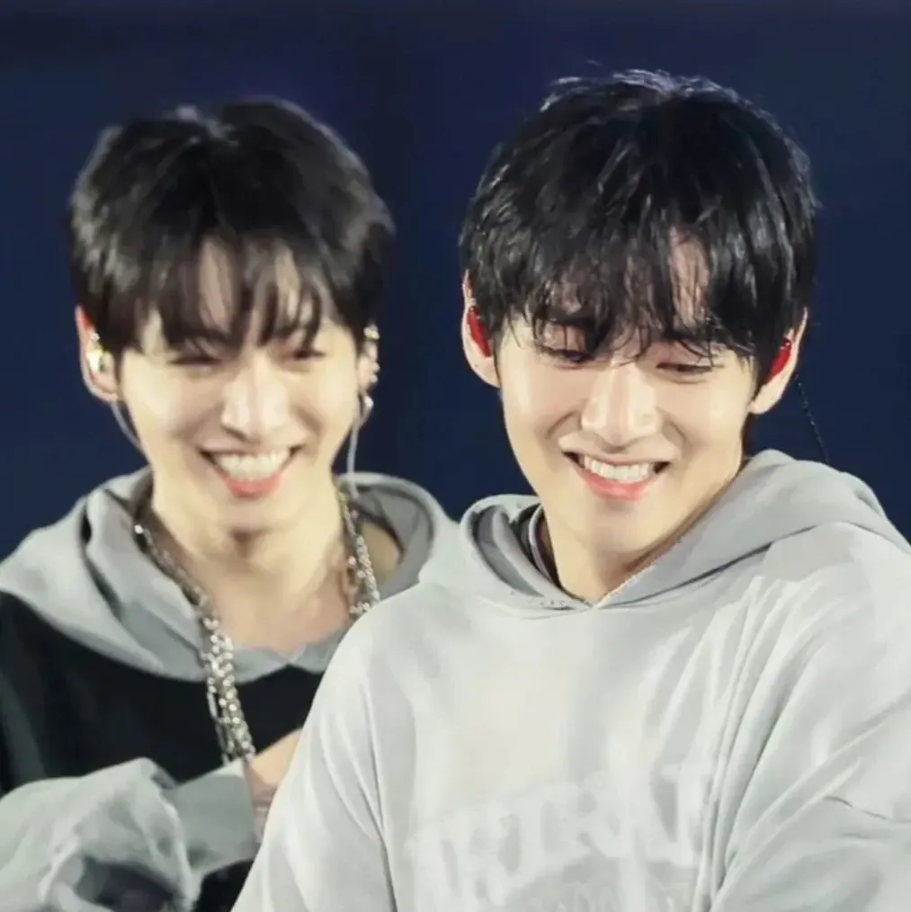 Behind-the-scenes cut of V (BTS)