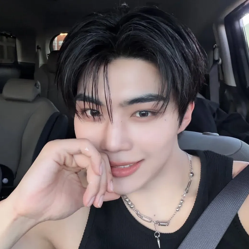 박건욱 (제로베이스원)의 최신 사진