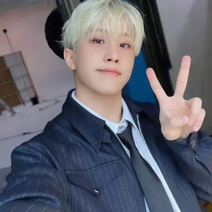 Behind-the-scenes cut of Jinjin (ASTRO)