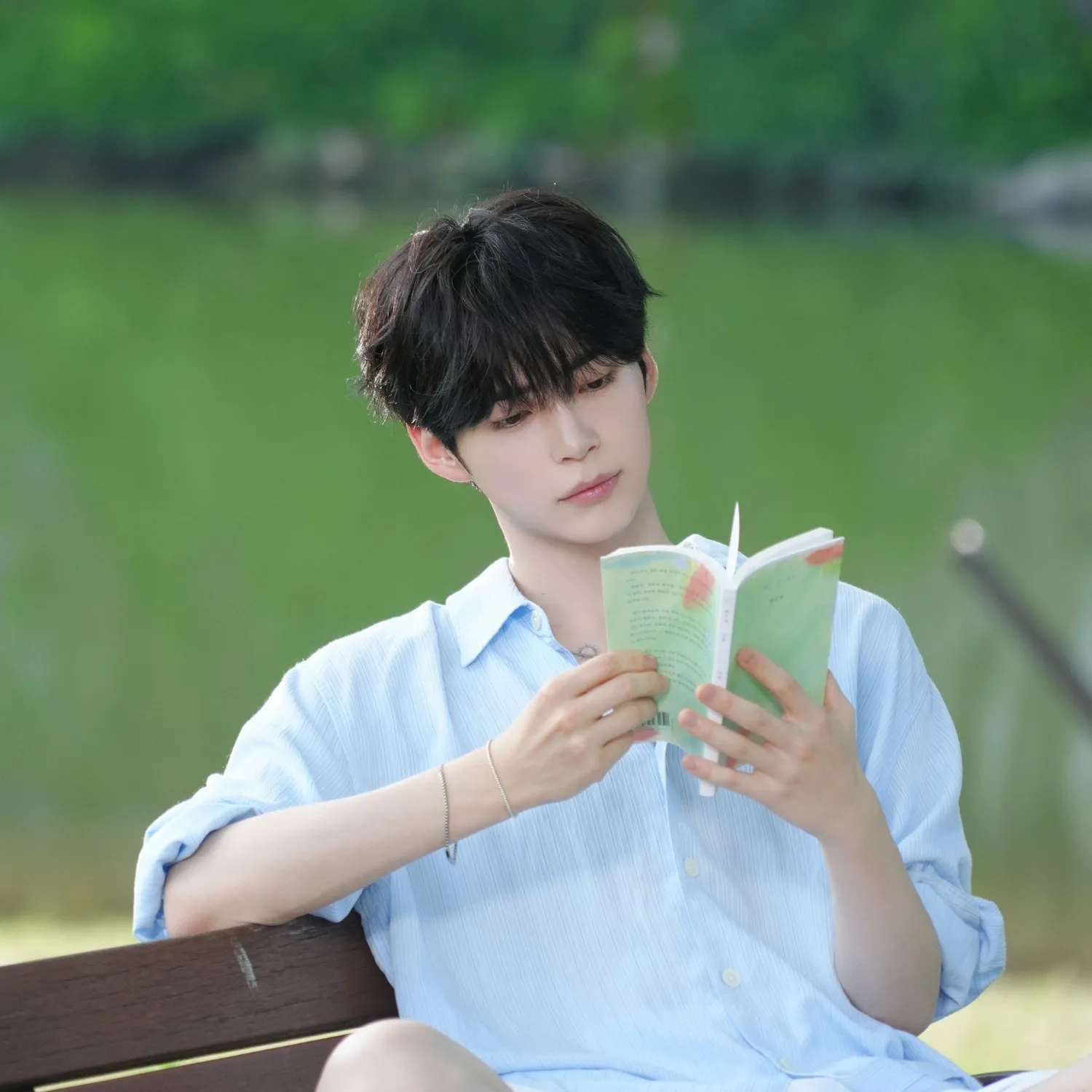 Behind-the-scenes cut of Sung Hanbin (ZEROBASEONE)