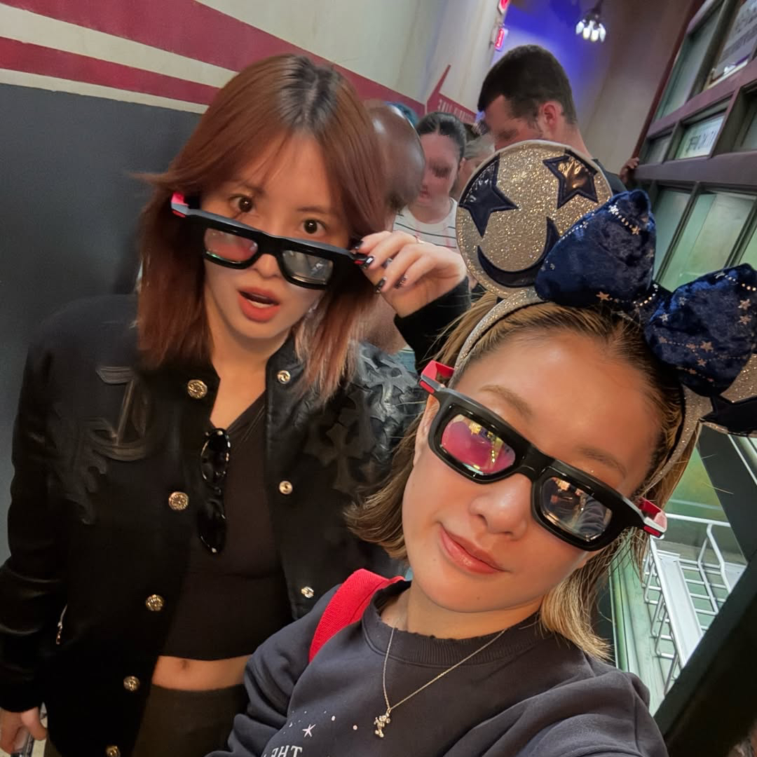 Behind-the-scenes cut of Momo (TWICE)