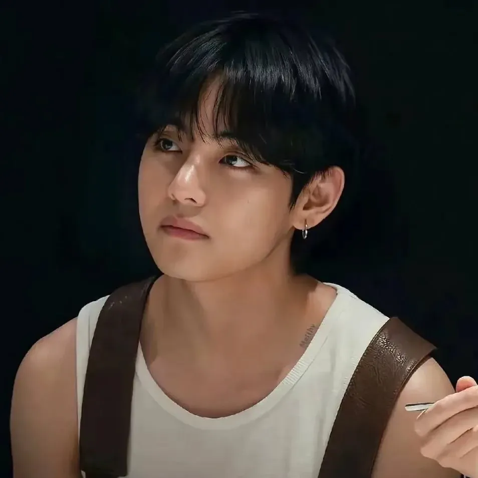 Recent activity shot of V (BTS)