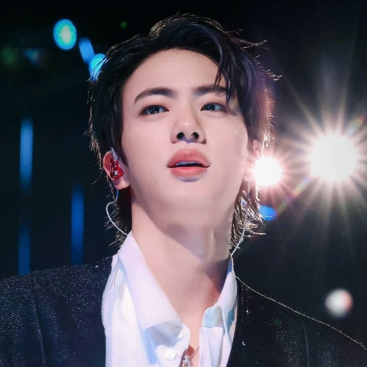 Foto aktivitas terbaru Jin (BTS)