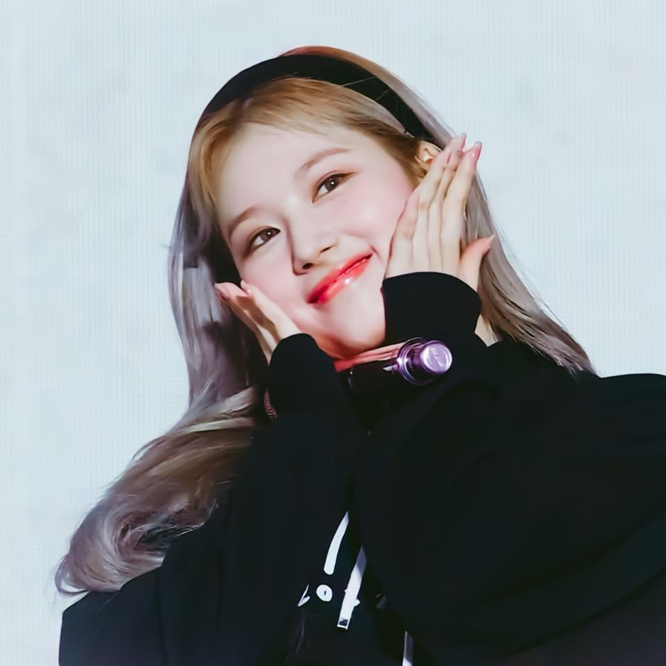사나 (TWICE)의 최신 사진