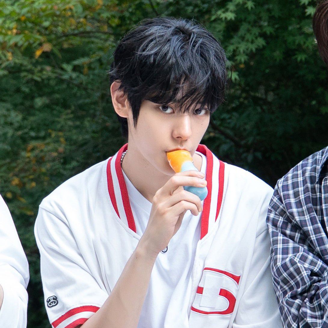 Behind-the-scenes cut of Nicholas (SMTR25)