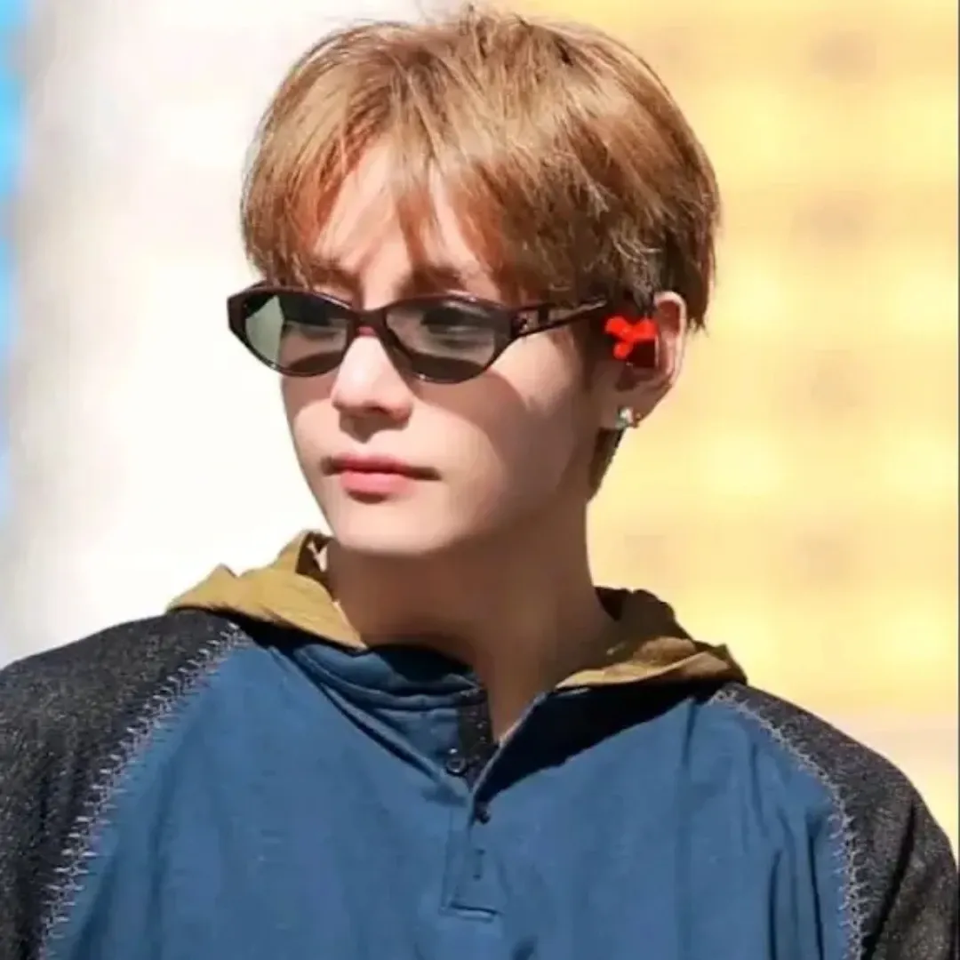 뷔 (방탄소년단)의 최신 사진
