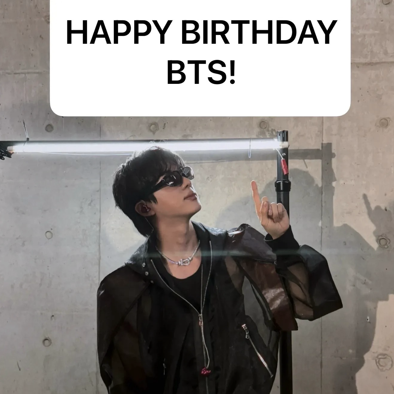 Foto aktivitas terbaru Jin (BTS)