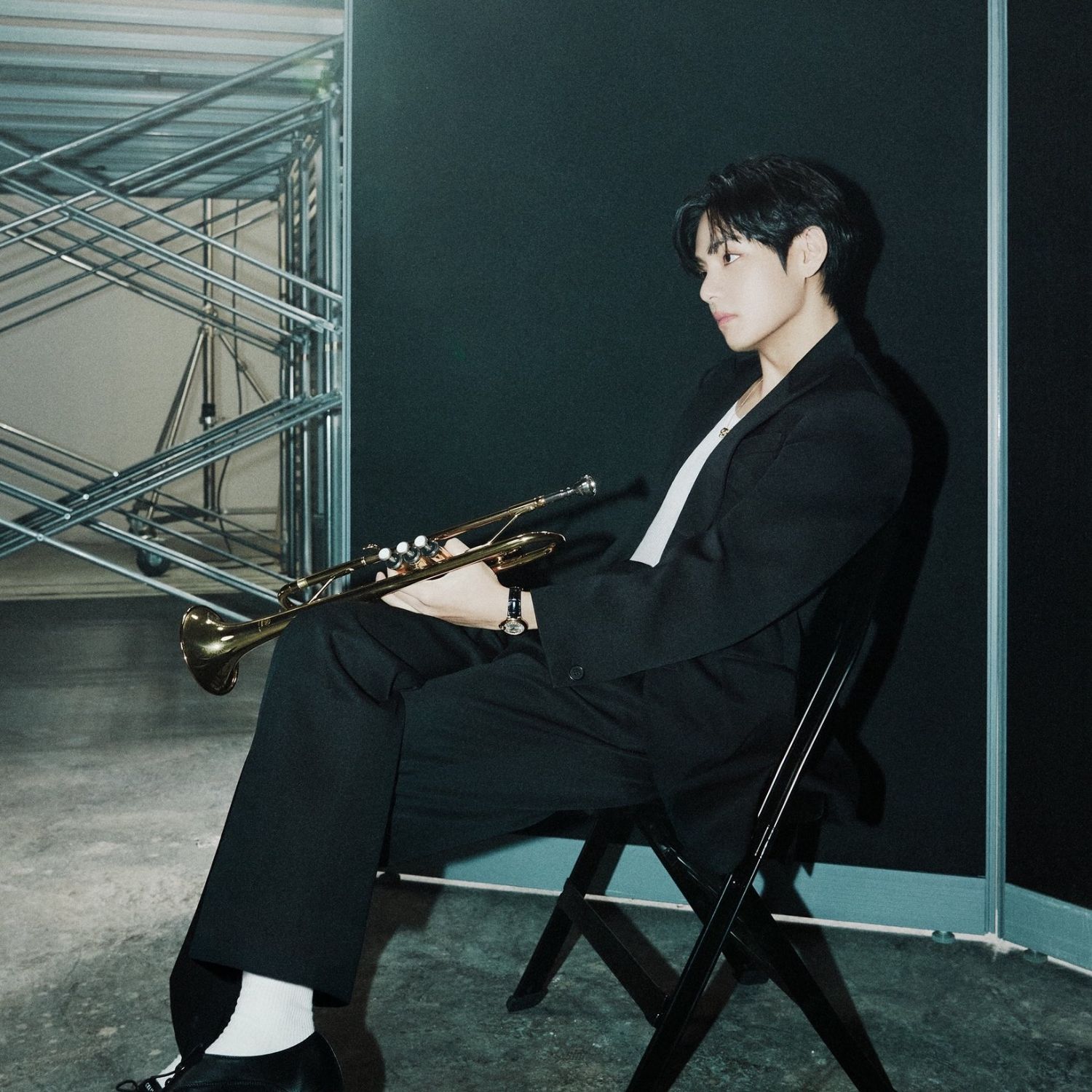 V (BTS)の舞台裏ショット