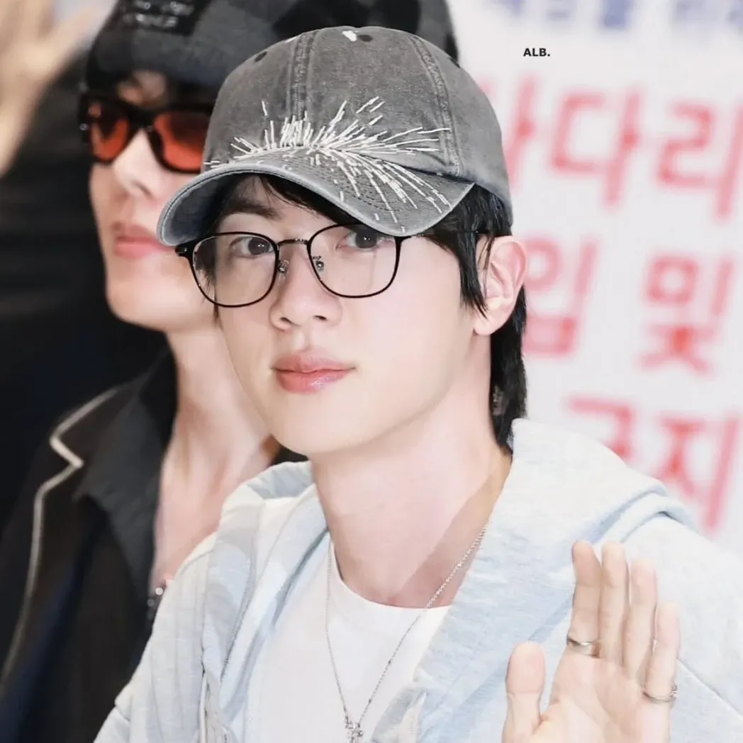 진 (방탄소년단) 최근 활동샷
