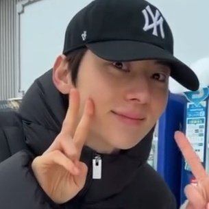 황민현 최근 활동샷