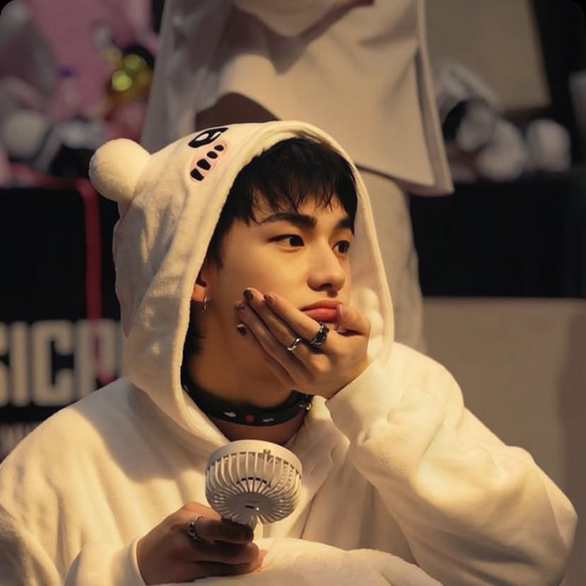 Latest photo of Hyunjin (Stray Kids)