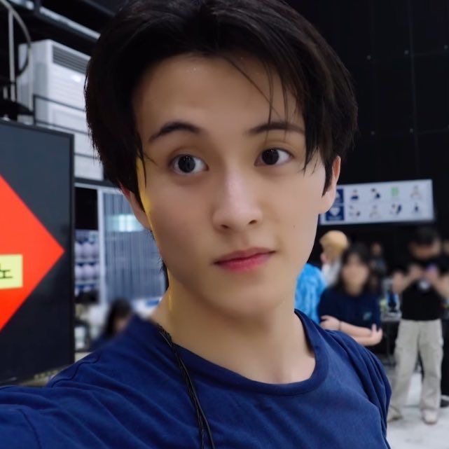 Behind-the-scenes cut of Mark