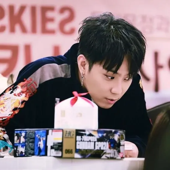 Recent activity shot of Eun Jiwon (SECHSKIES)