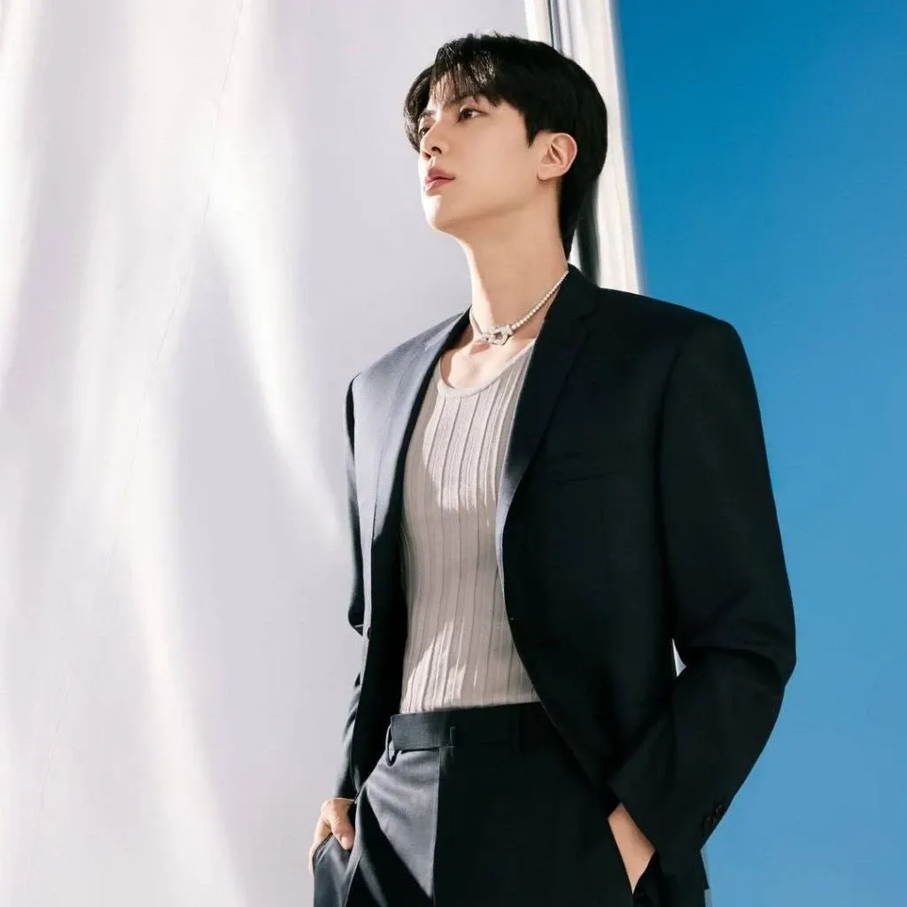 Momen yang diabadikan oleh penggemar Jin (BTS)