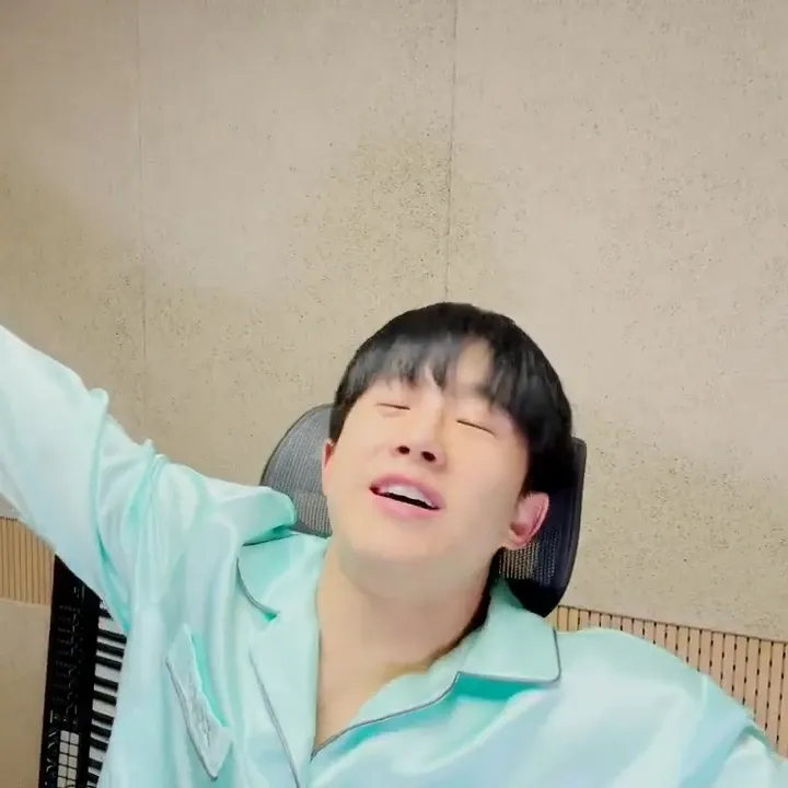 Behind-the-scenes cut of Jinjin (ASTRO)