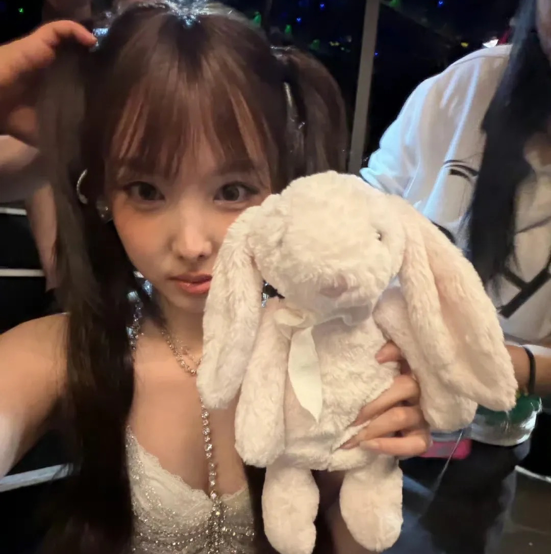 Latest photo of Nayeon (TWICE)