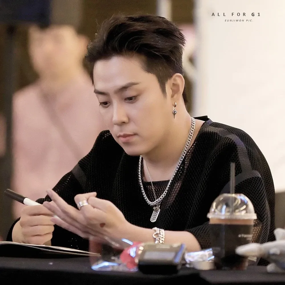 Behind-the-scenes cut of Eun Jiwon (SECHSKIES)