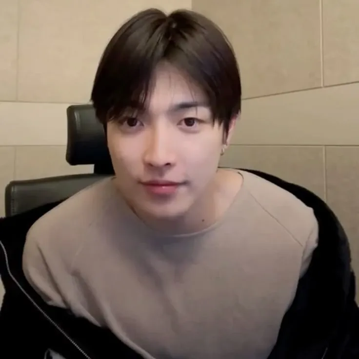 Recent activity shot of Hongjoong (ATEEZ)