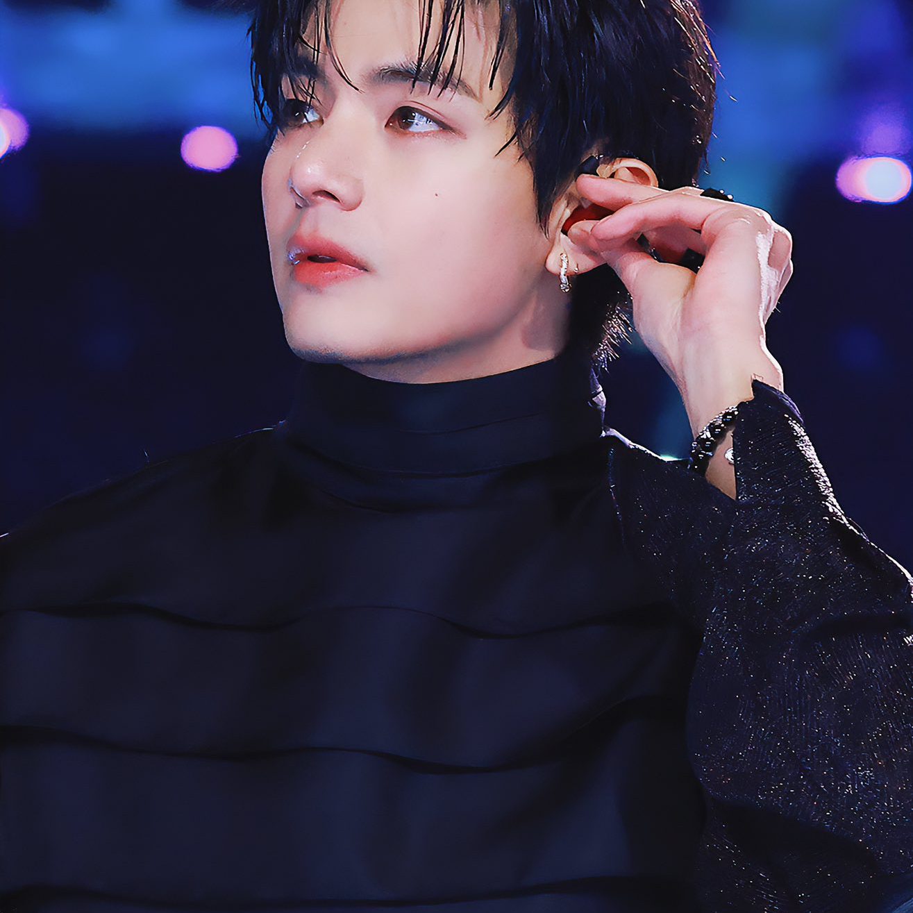 Recent activity shot of V (BTS)