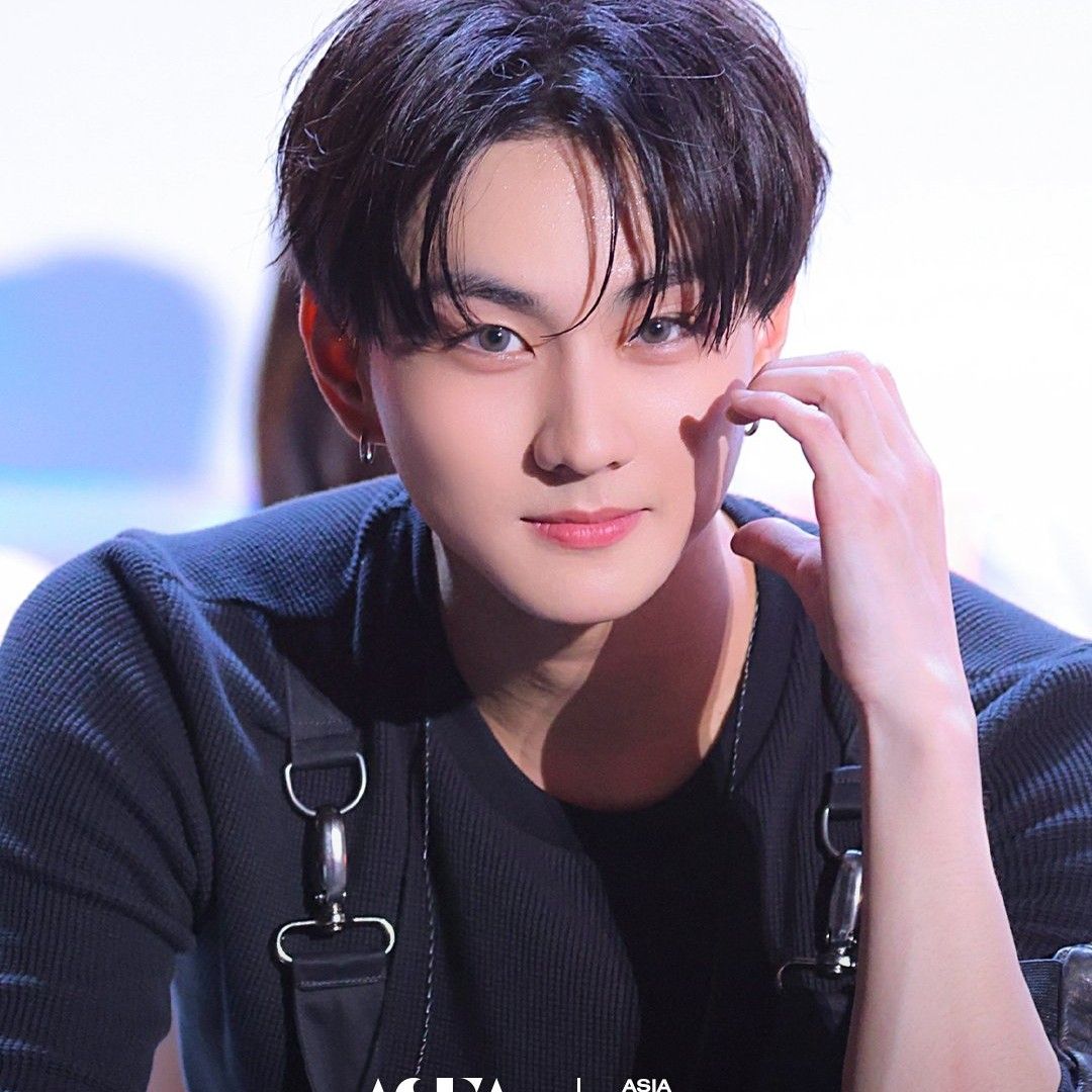 Behind-the-scenes cut of Jungwon (ENHYPEN)