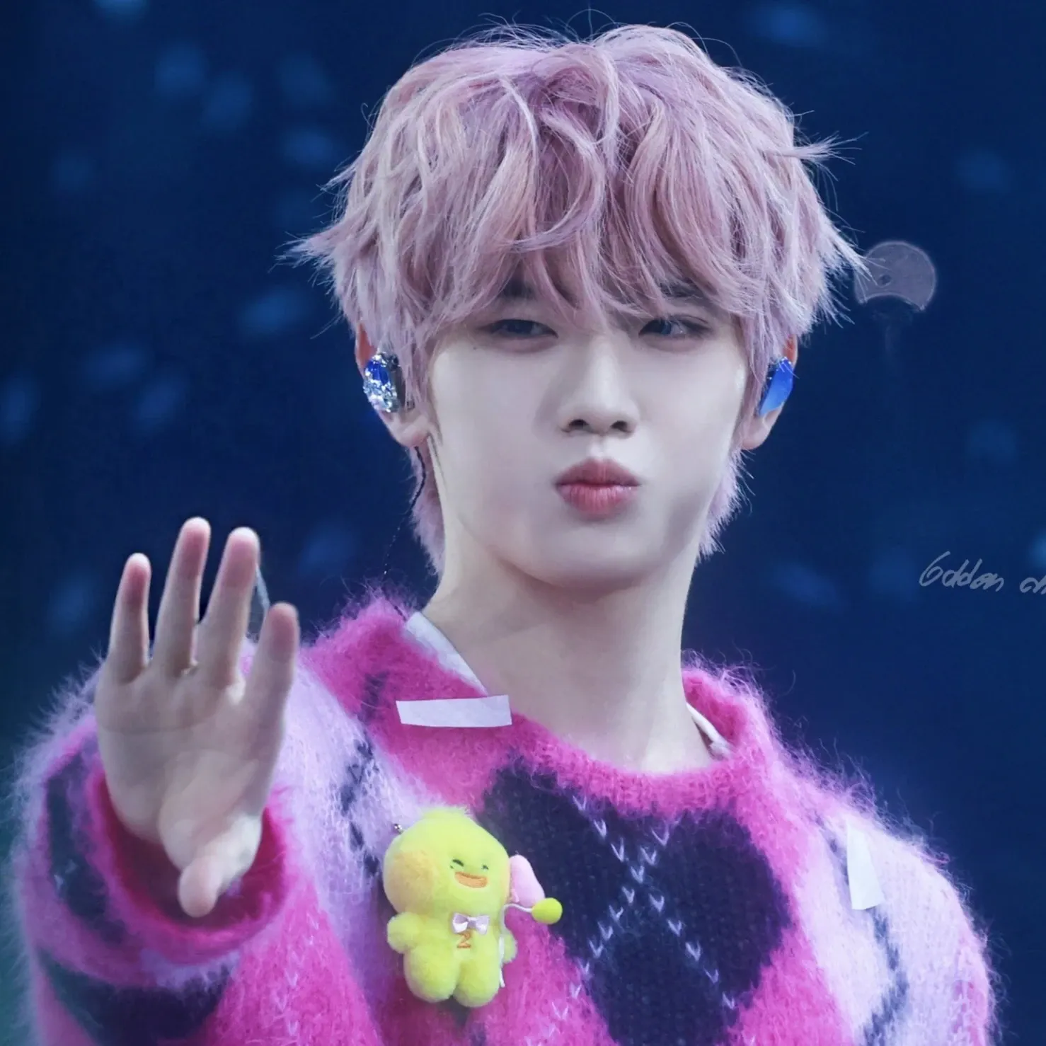 Recent activity shot of Kim Taerae (ZEROBASEONE)