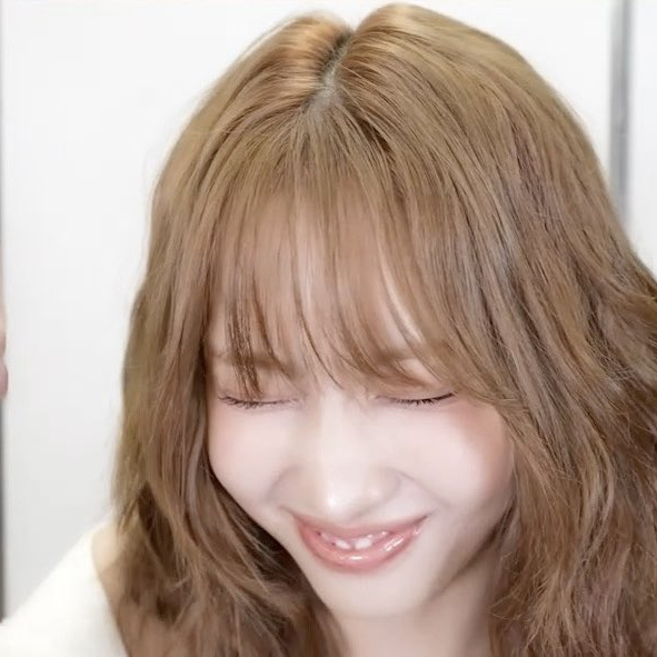 Momo (TWICE)的幕后花絮