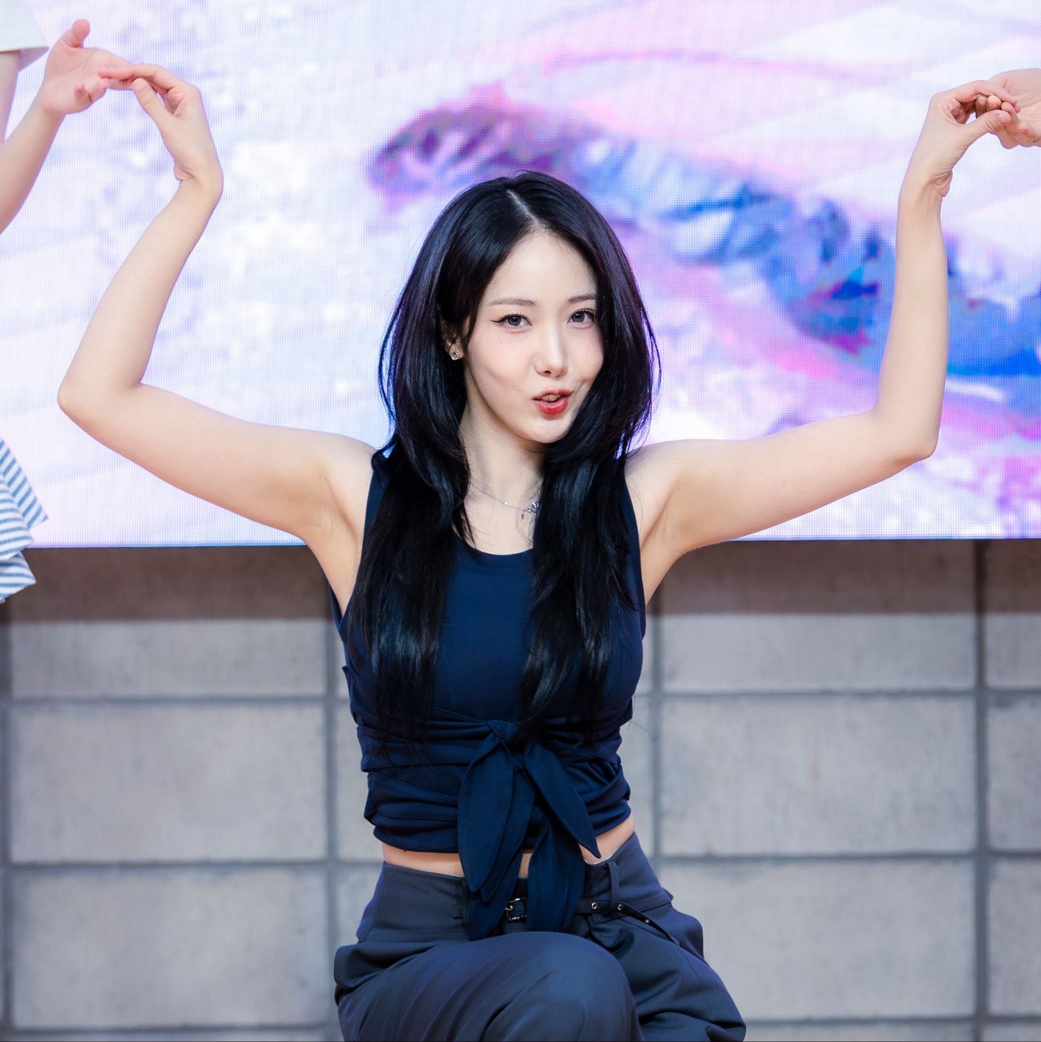 A moment captured by VIVIZ's fan