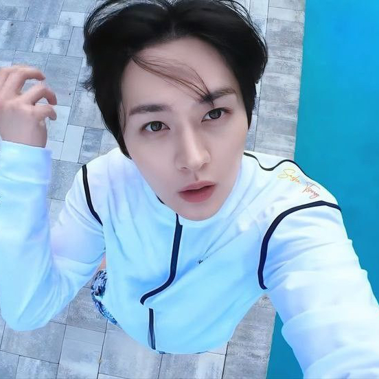 Latest photo of Lee Know (Stray Kids)