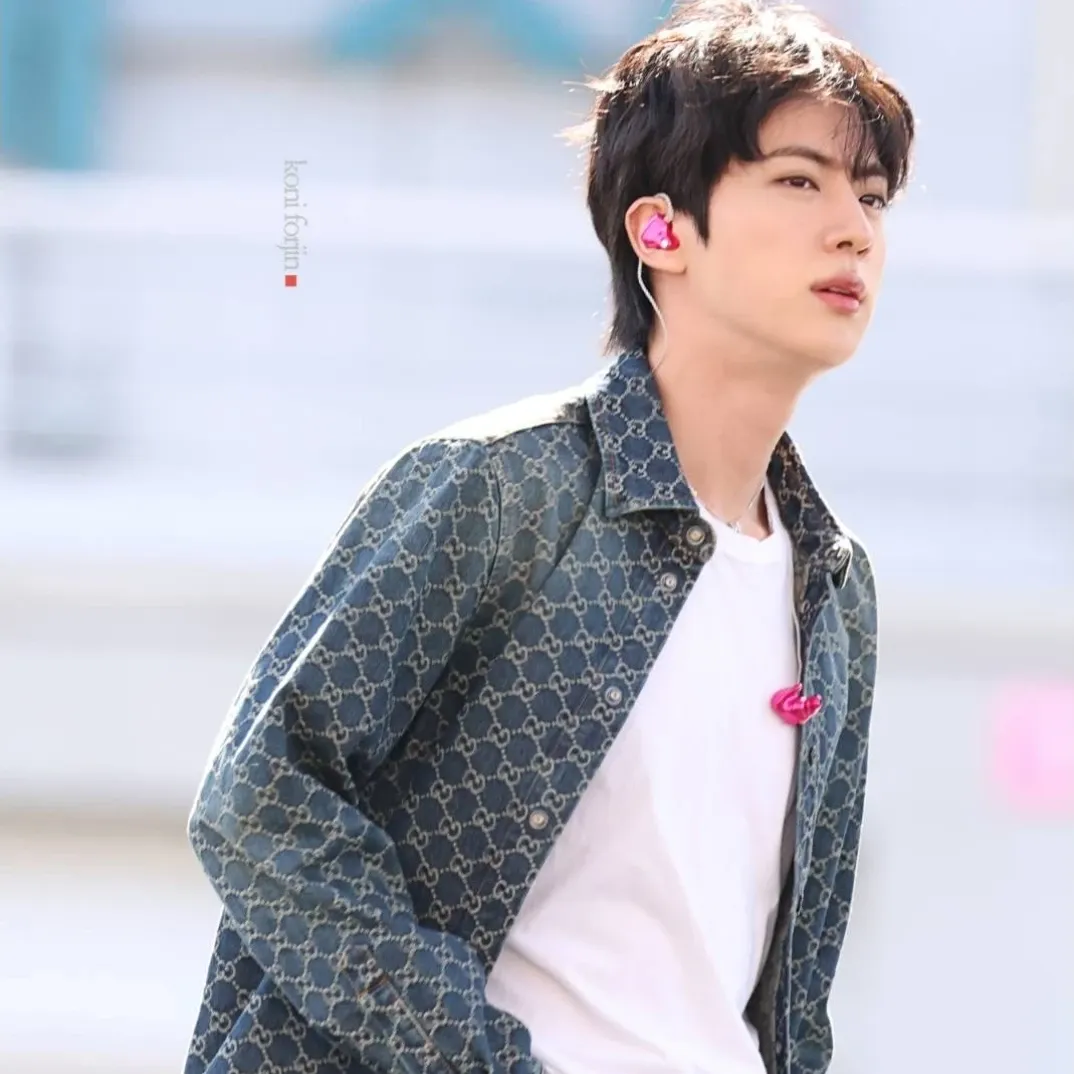 진 (방탄소년단)의 비하인드 컷